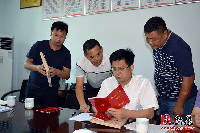 ���ľ�����ë����10��ƶ������ж���